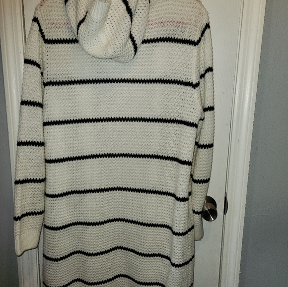 Soho apparel long sleeve hooded cardigan with front pockets - Picture 4 of 4